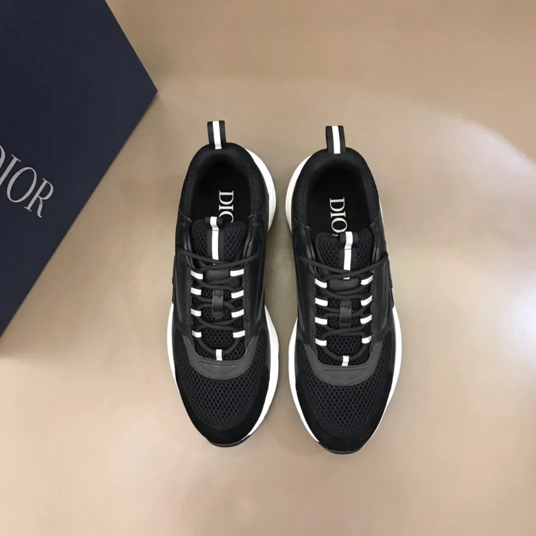 Factory price: 480💰 ◾️▫️Dior D®️ x 🆕 (high version) B22 men's jogging fashion sneakers, this single product draws inspiration from retro jogging shoes. It adopts a thick low-top design, with an upper made of black cow leather and mesh fabric, and a black and white engraved rubber sole. Black mesh fabric tongue and heel counters complement black laces, with an embossed "Di~r" logo embellishment on the side. These sneakers can be mixed and matched with a classic suit for a sporty chic look! Size: 39-45 (38, 46 can be customized)
